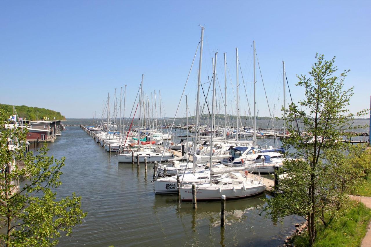 Hafennahe Penthousewohnung Mit Meerblick - Hafenresidenz Lauterbach Fewo 2-7 Lauterbach (Rugen) Exterior foto