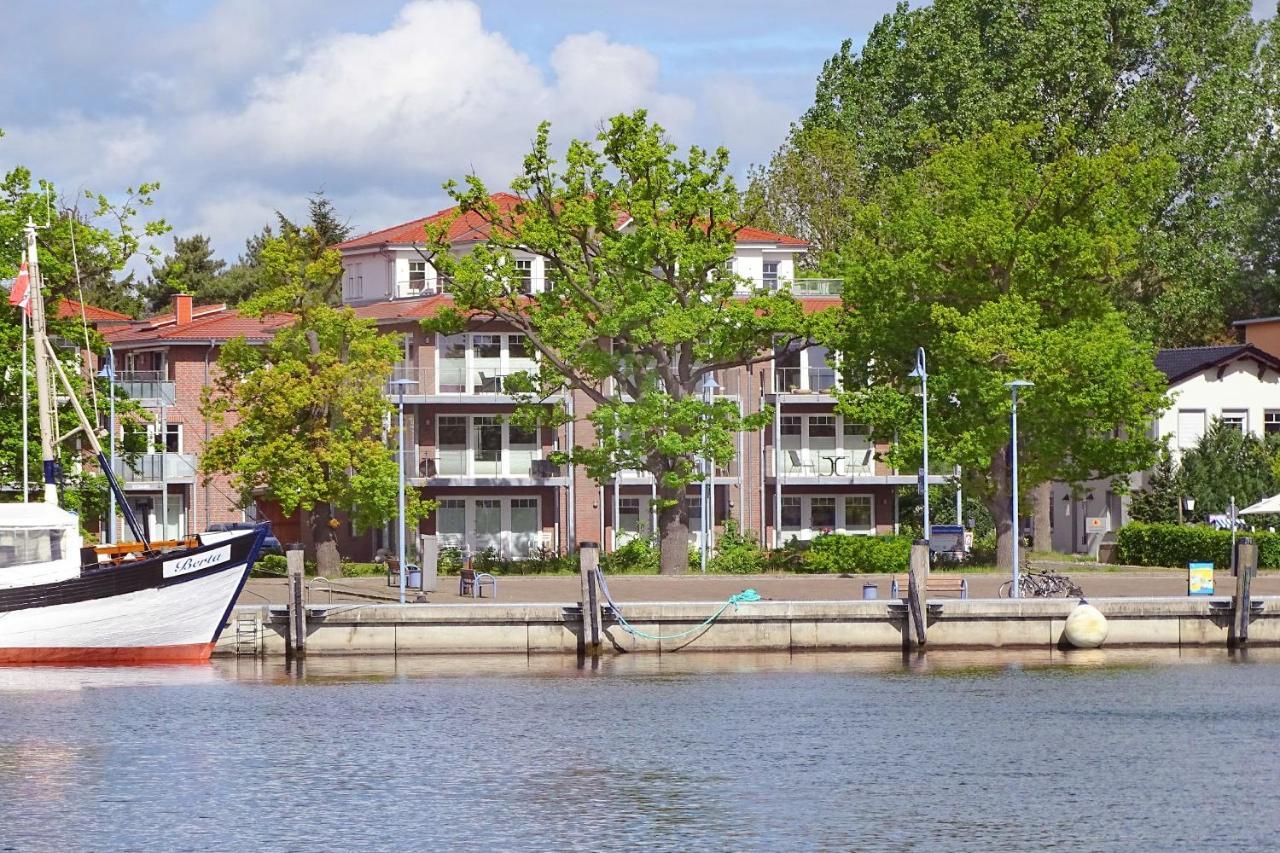 Hafennahe Penthousewohnung Mit Meerblick - Hafenresidenz Lauterbach Fewo 2-7 Lauterbach (Rugen) Exterior foto